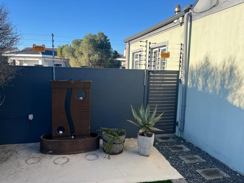 To Let 3 Bedroom Property for Rent in Uitzicht Western Cape